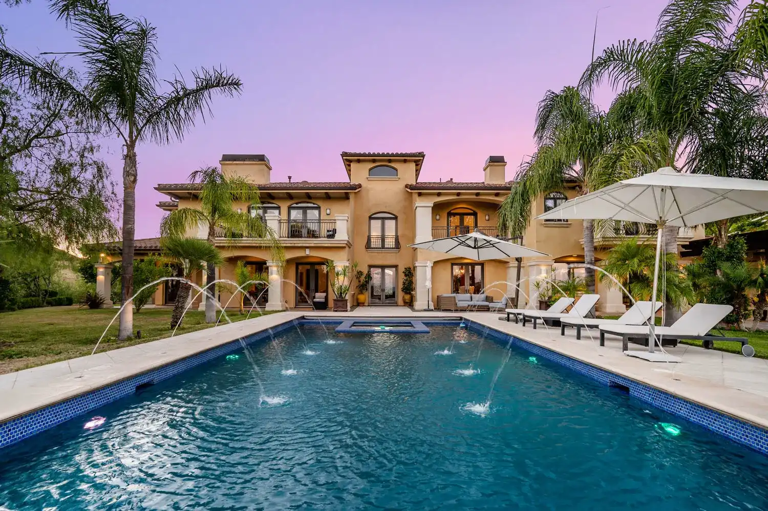 exterior-view-of-a-luxurious-home-in-hidden-hills-2026-01-08-00-26-36-utc2-transformed.webp